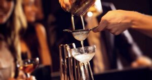 Ha nagyobb vendégsereget vársz, érdemes időben átgondolni, milyen extra italokra lehet szükség. Ilyenkor már jó, ha többféle rövid ital is van otthon.