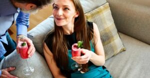 Ismerd meg azokat a kiegészítőket és eszközöket, amelyek elengedhetetlenek a bonyolultabb, profi szintű koktélok készítéséhez akár otthoni körülmények között.