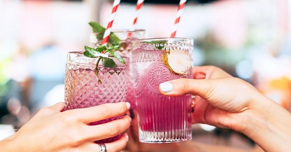 Érdemes alaposan átnézni a kiválasztott koktél összetevőit is, mert az ártatlanul csábító alapanyagok könnyen keresztbe tehetnek a fogyókúrás céloknak.